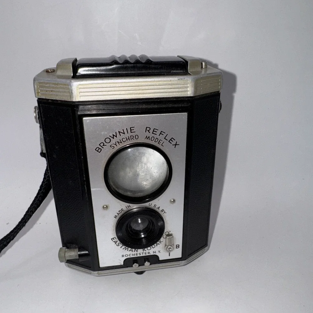 Vintage Kodak Brownie Reflex 20 Camera Film UNTESTED With Strap